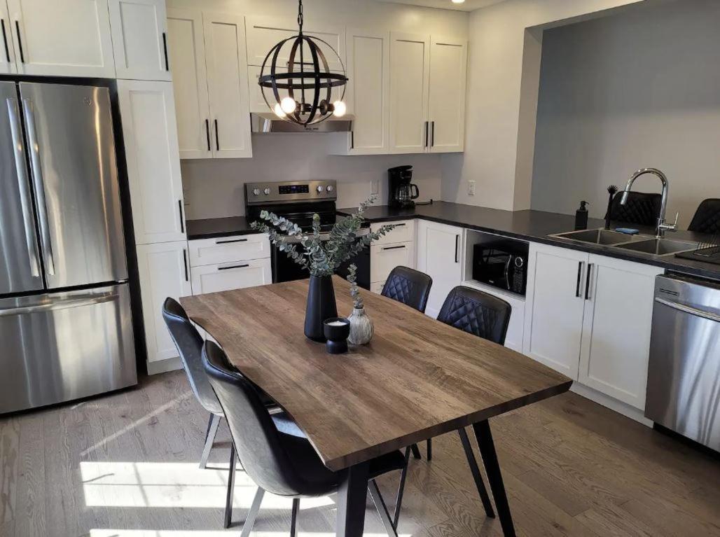 Free Parking, Beautiful 4 1/2- 2 Bedroom Apartment Montréal Exteriör bild