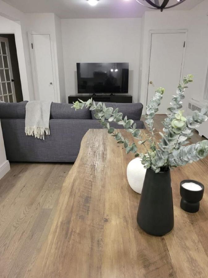 Free Parking, Beautiful 4 1/2- 2 Bedroom Apartment Montréal Exteriör bild