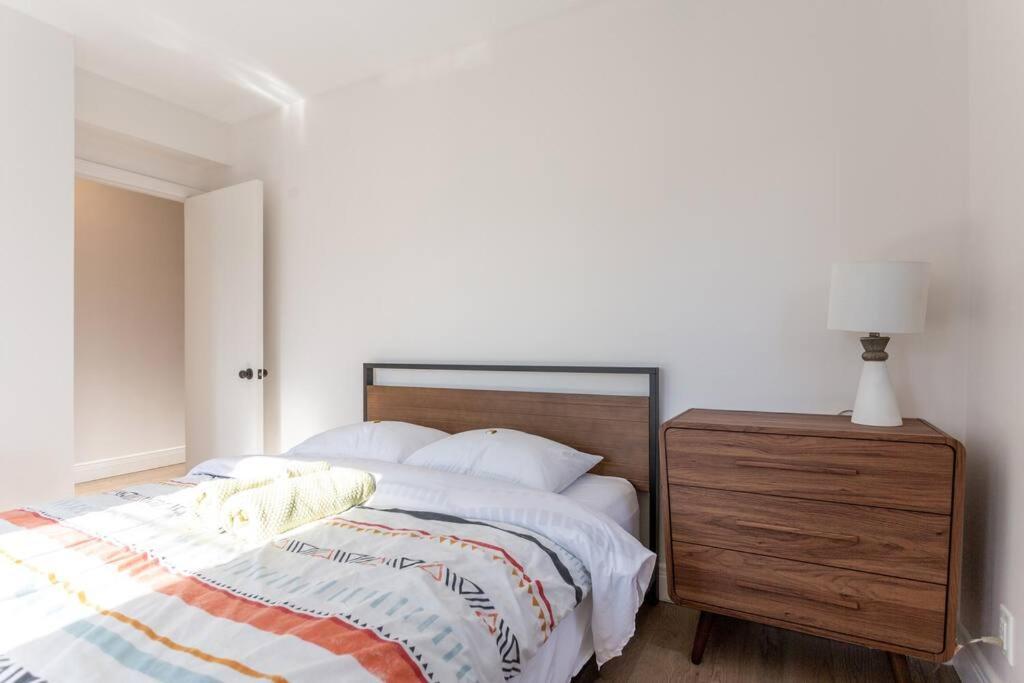 Free Parking, Beautiful 4 1/2- 2 Bedroom Apartment Montréal Exteriör bild