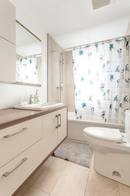 Free Parking, Beautiful 4 1/2- 2 Bedroom Apartment Montréal Exteriör bild
